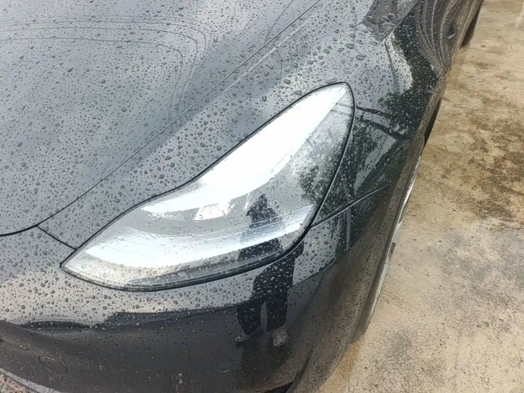 Tesla Model Y — миниатюра 24