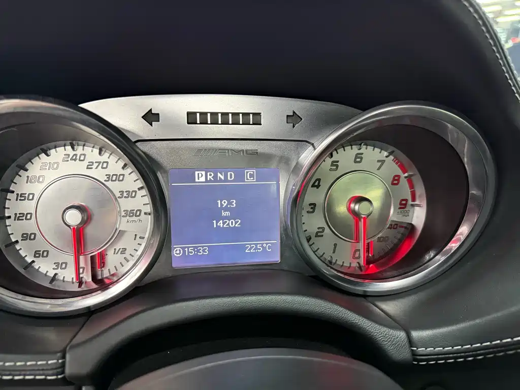 Mercedes-Benz SLS AMG — миниатюра 10