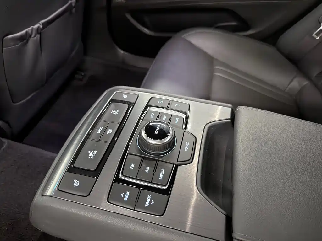 Hyundai Genesis — миниатюра 13