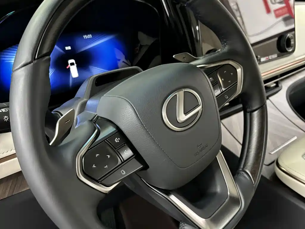 Lexus LM — миниатюра 9