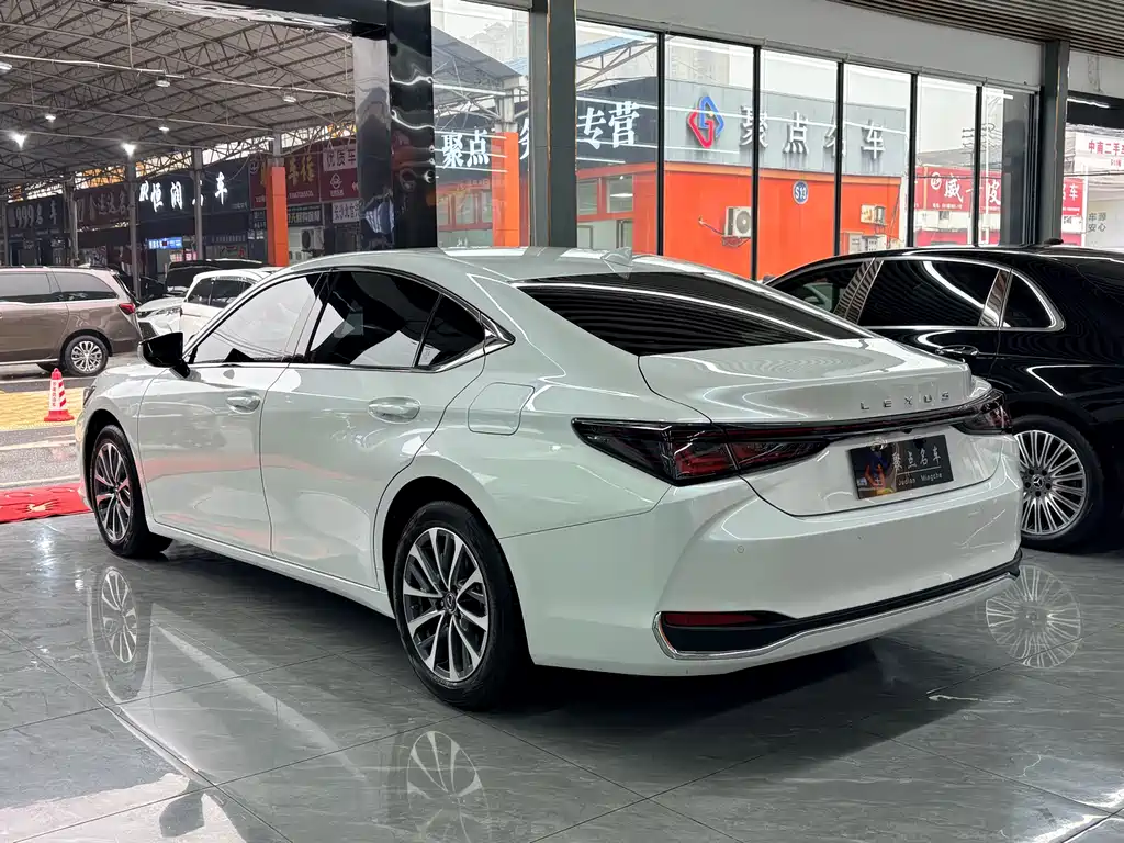 Lexus ES 2025 200 Premium