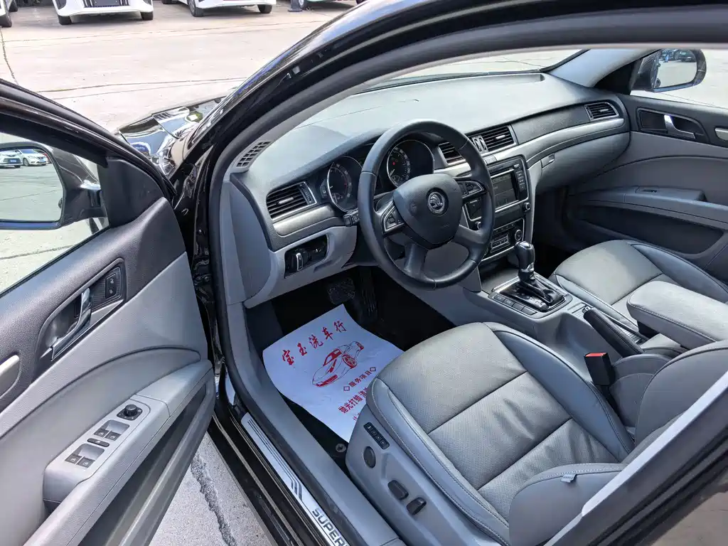 Skoda Superb — миниатюра 4