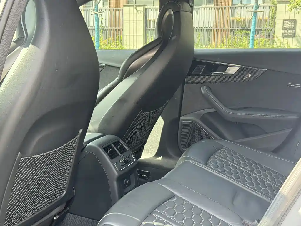 Audi RS 4 — миниатюра 6