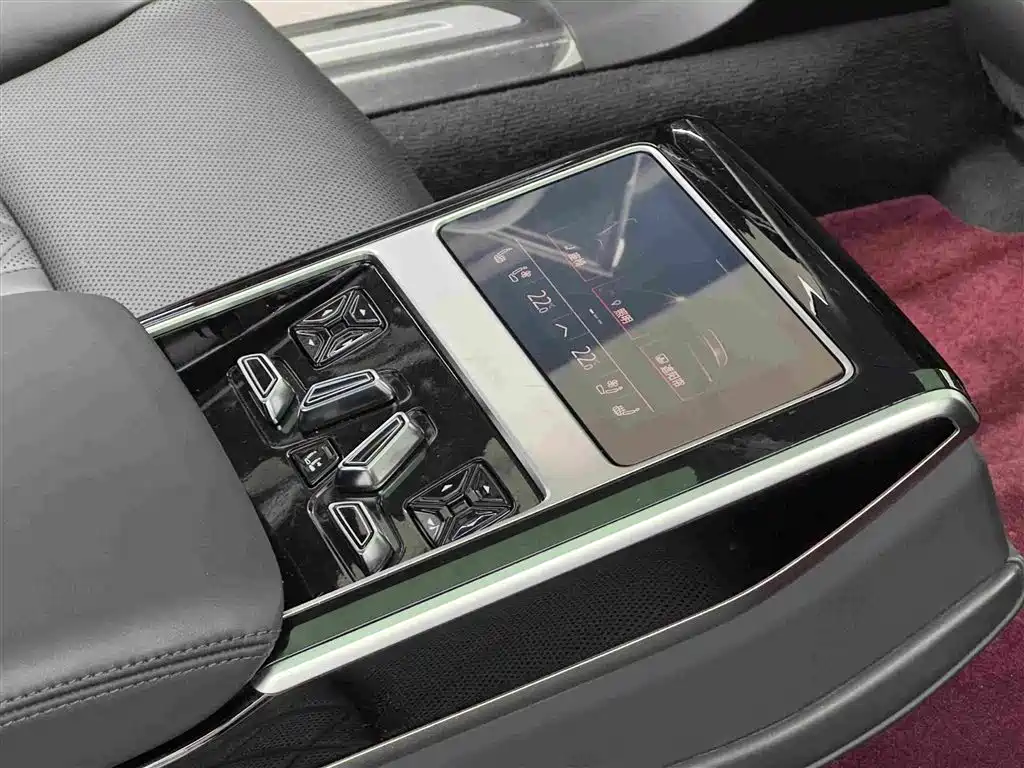Audi A8 New Energy — миниатюра 11