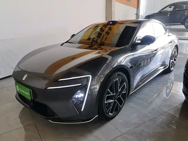 2025 Avatr 06