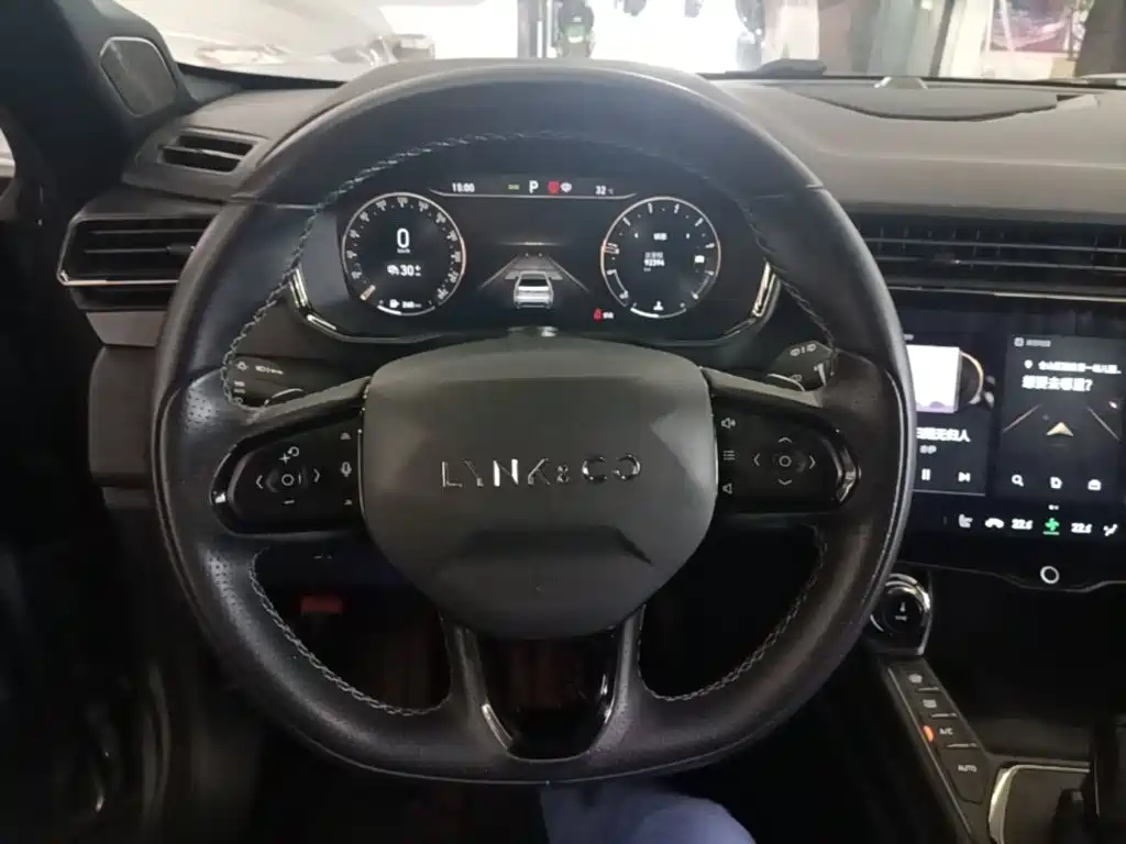 Lynk & Co 01 — миниатюра 11