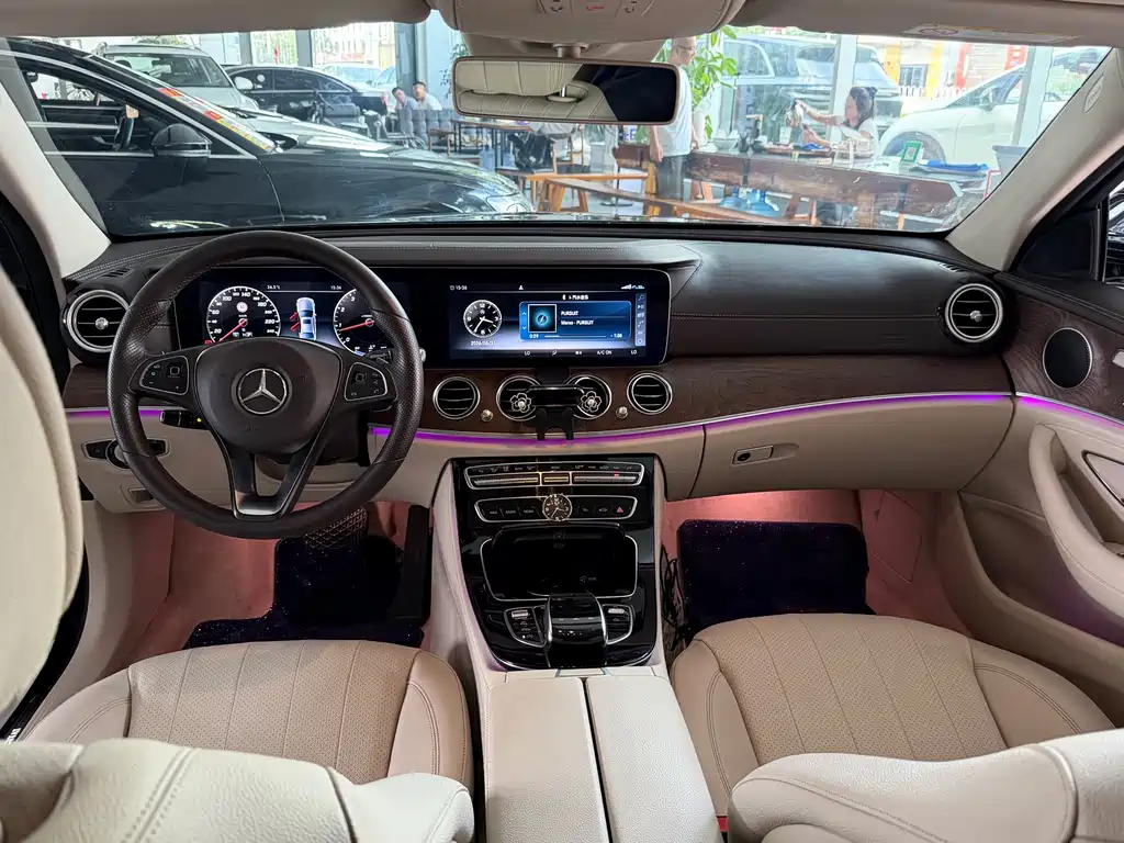 Mercedes-Benz E-Class — миниатюра 9