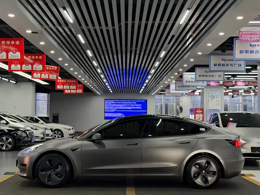 Tesla Model 3 — миниатюра 7