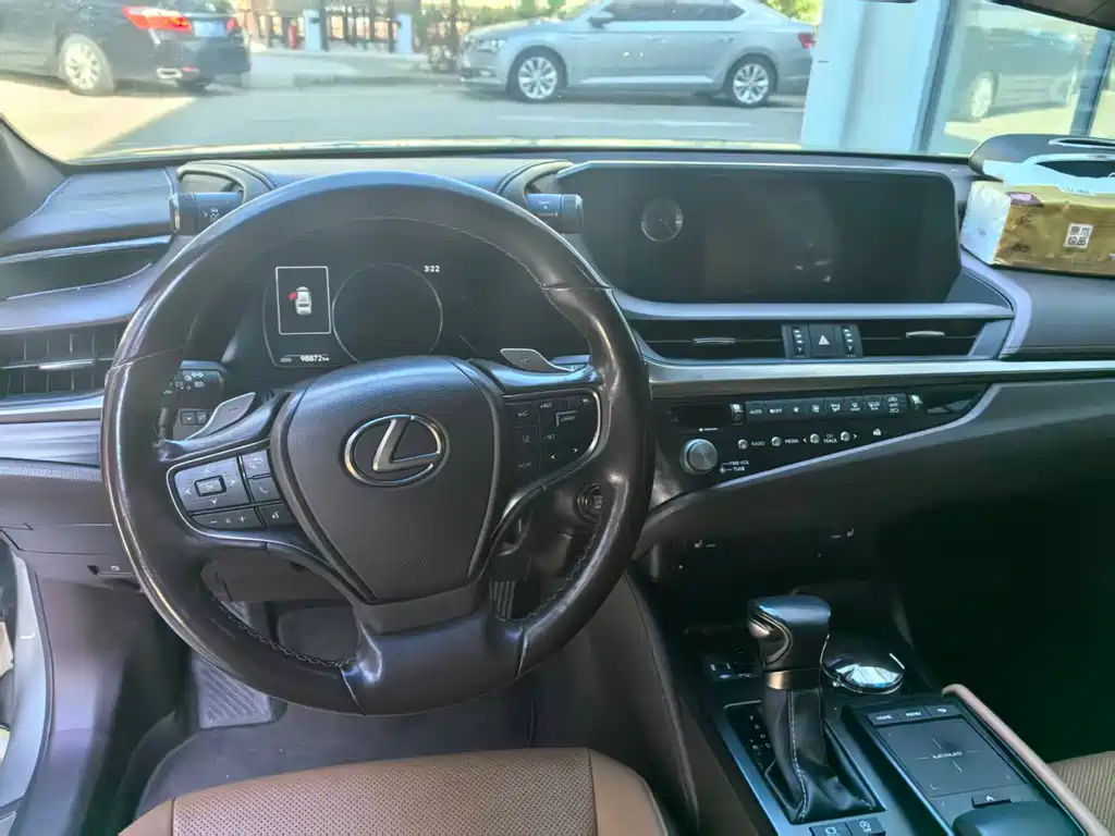 Lexus ES — миниатюра 10