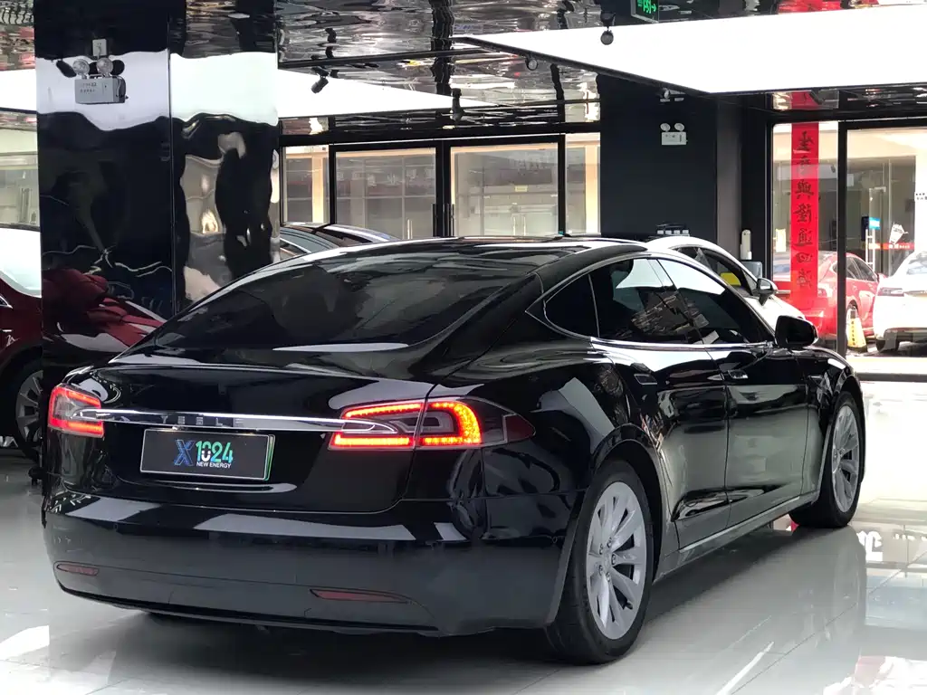 Tesla Model S — миниатюра 6