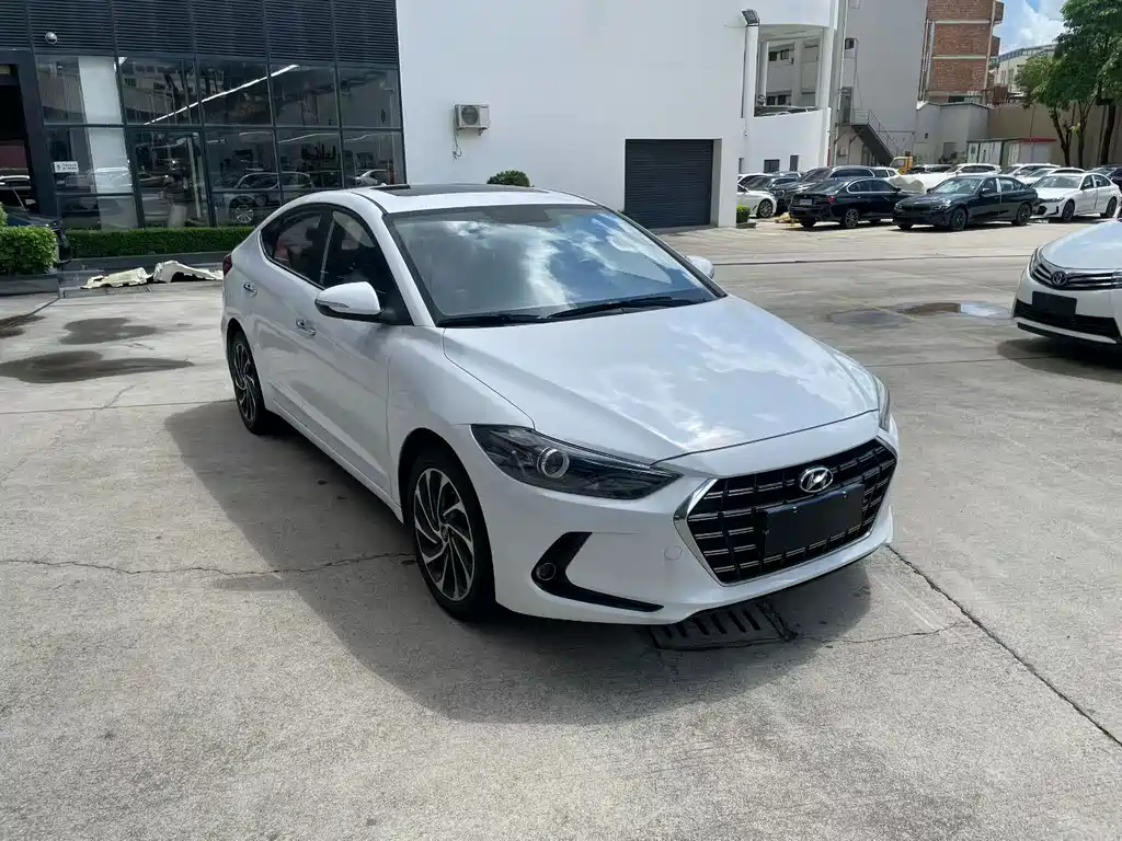 Hyundai Elantra — миниатюра 3