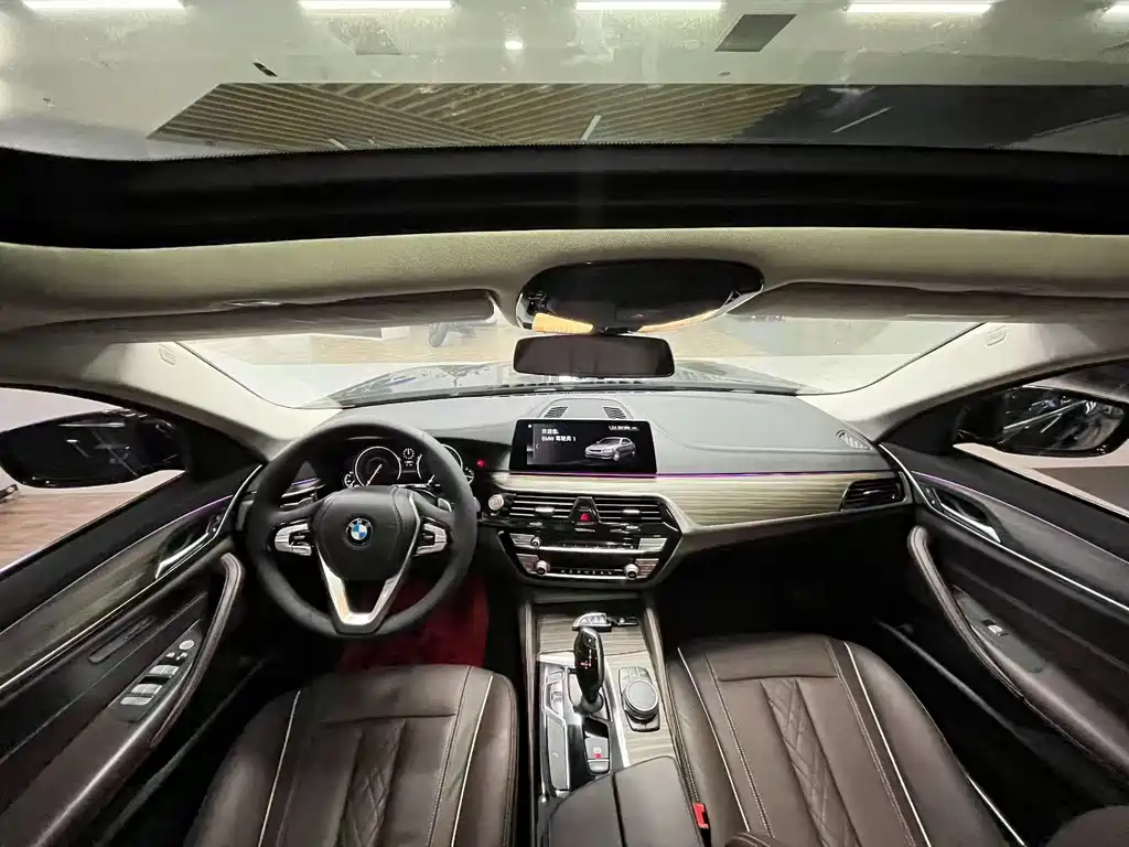 BMW 5 Series — миниатюра 6