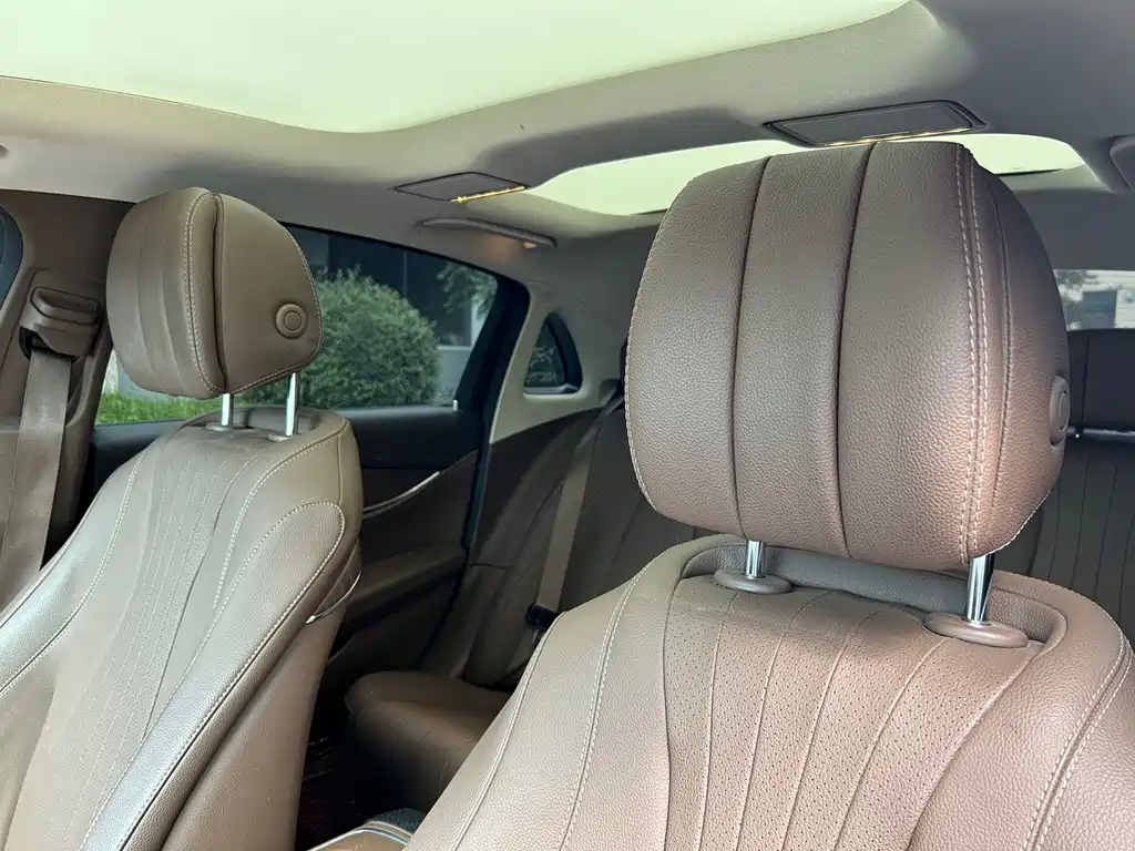 Mercedes-Benz E-Class — миниатюра 10