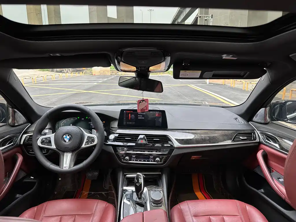 BMW 5 Series - фото 12