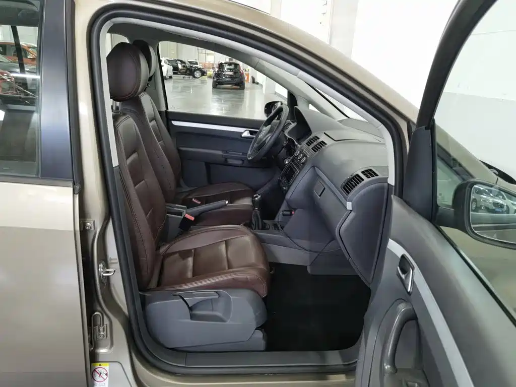 Volkswagen Touran — миниатюра 23