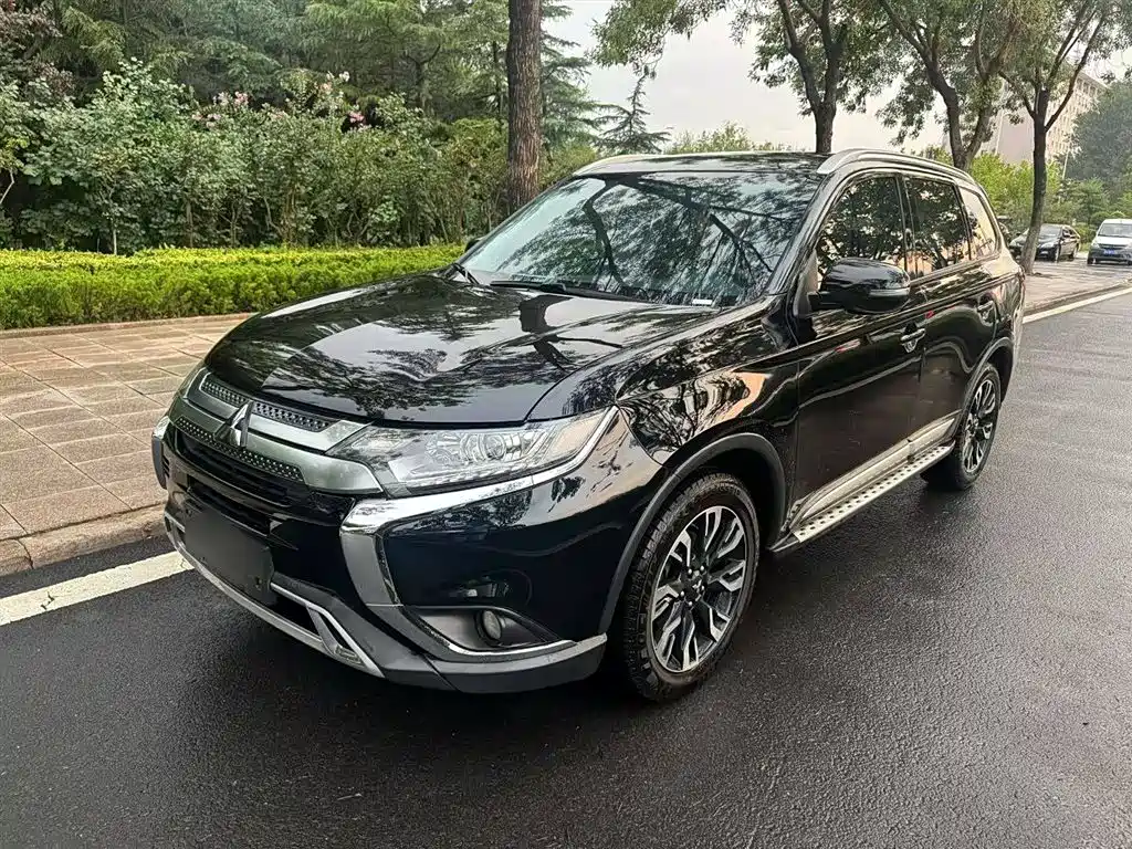 MITSUBISHI OUTLANDER