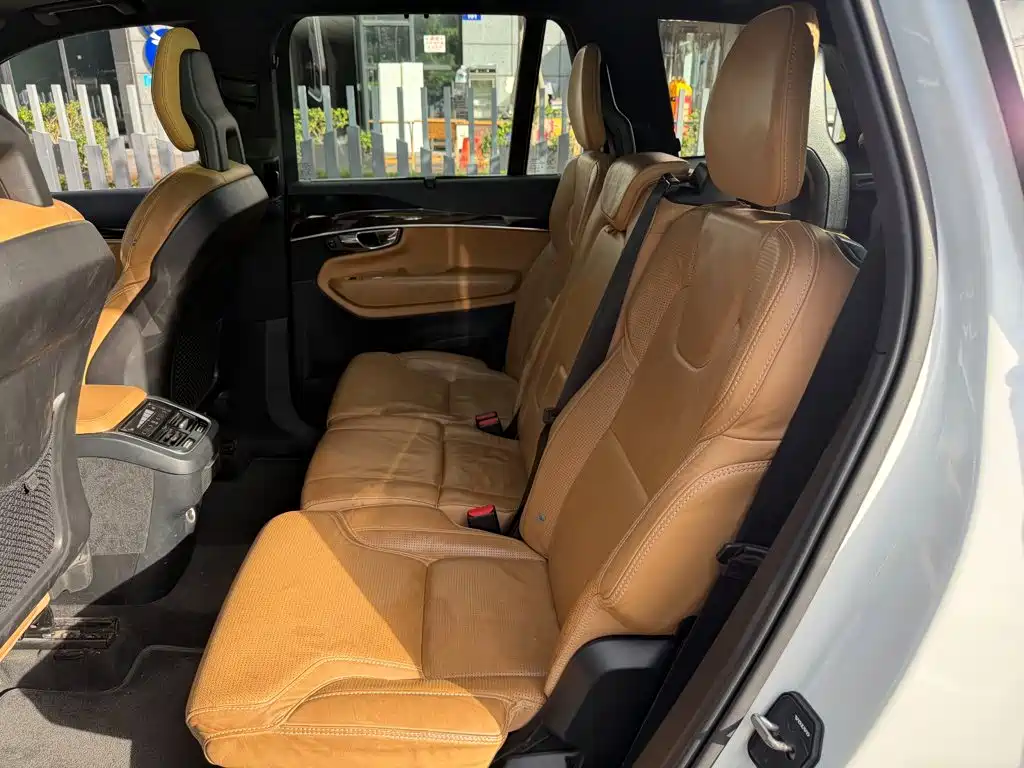 Volvo XC90 — миниатюра 12