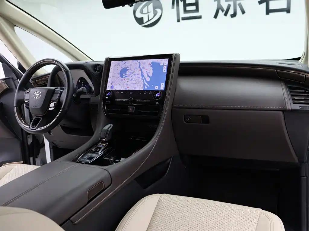 Toyota Alphard — миниатюра 22