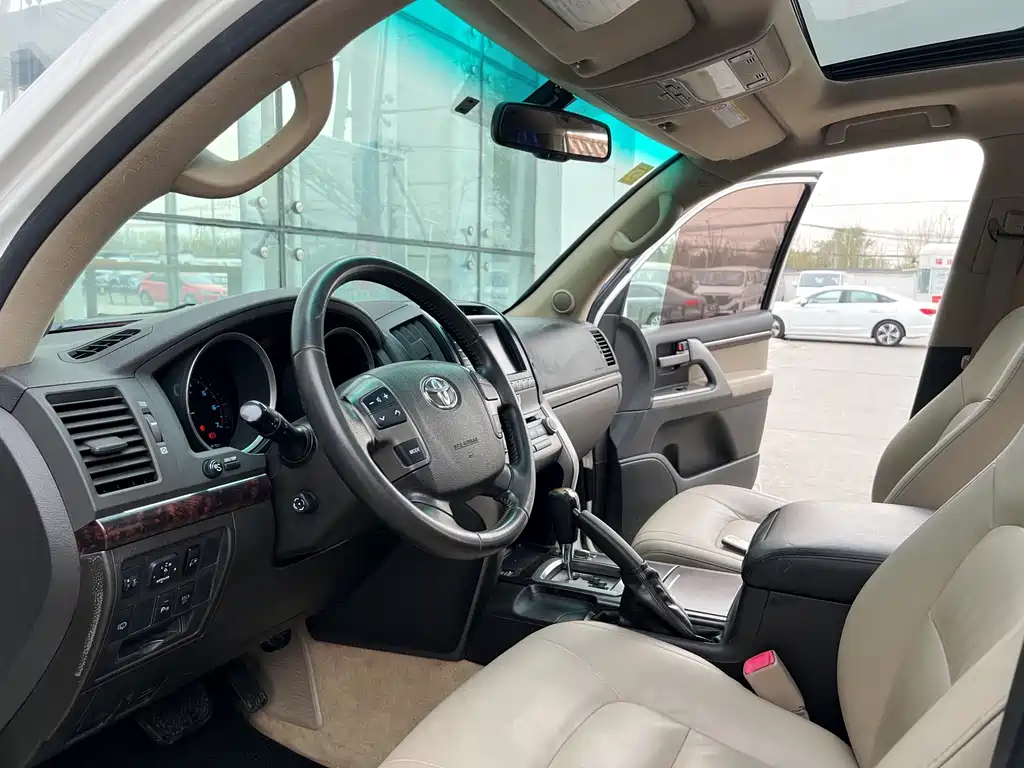 Toyota Land Cruiser 2010 4.7L AT VX