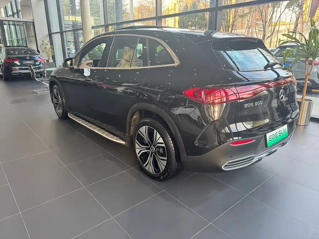 MERCEDES-BENZ EQE SUV
