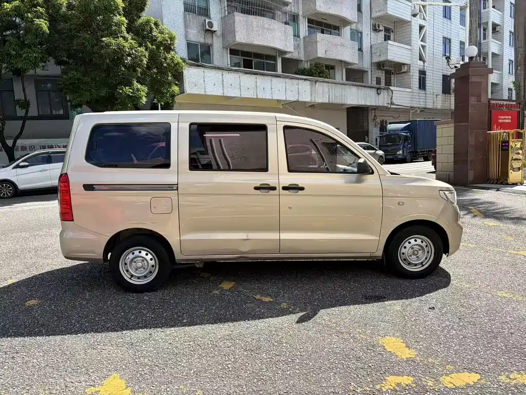 Wuling Hongguang V — миниатюра 4