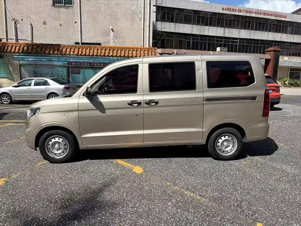Wuling Hongguang V — миниатюра 8