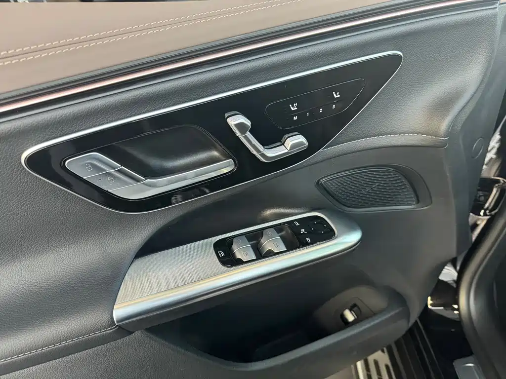 MERCEDES-BENZ EQE SUV