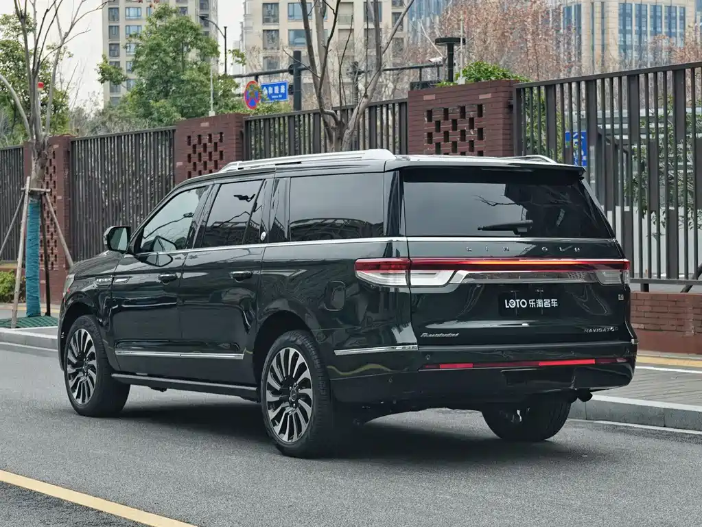 LINCOLN NAVIGATOR