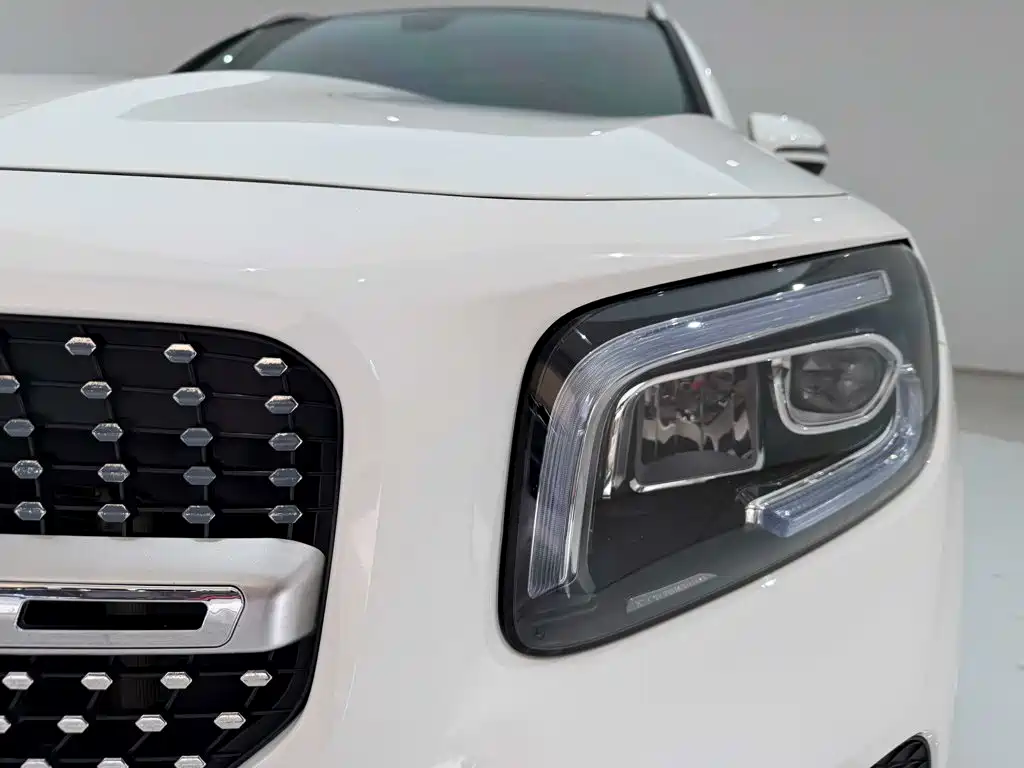 Mercedes-Benz GLB — миниатюра 9