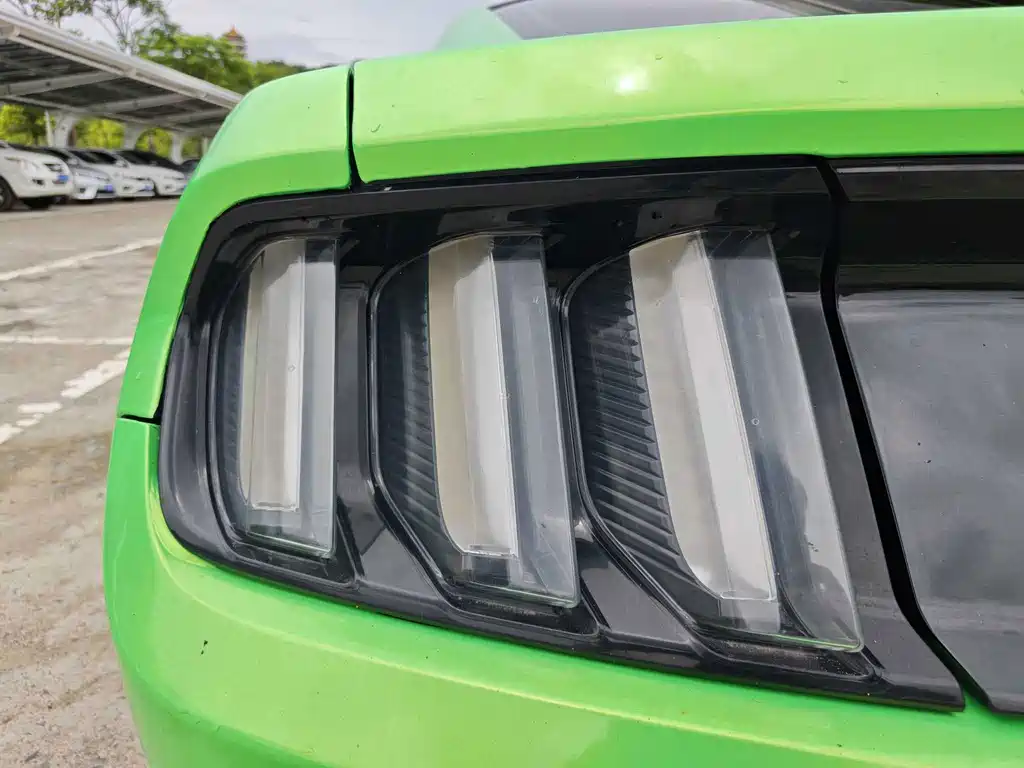 Ford Mustang — миниатюра 10