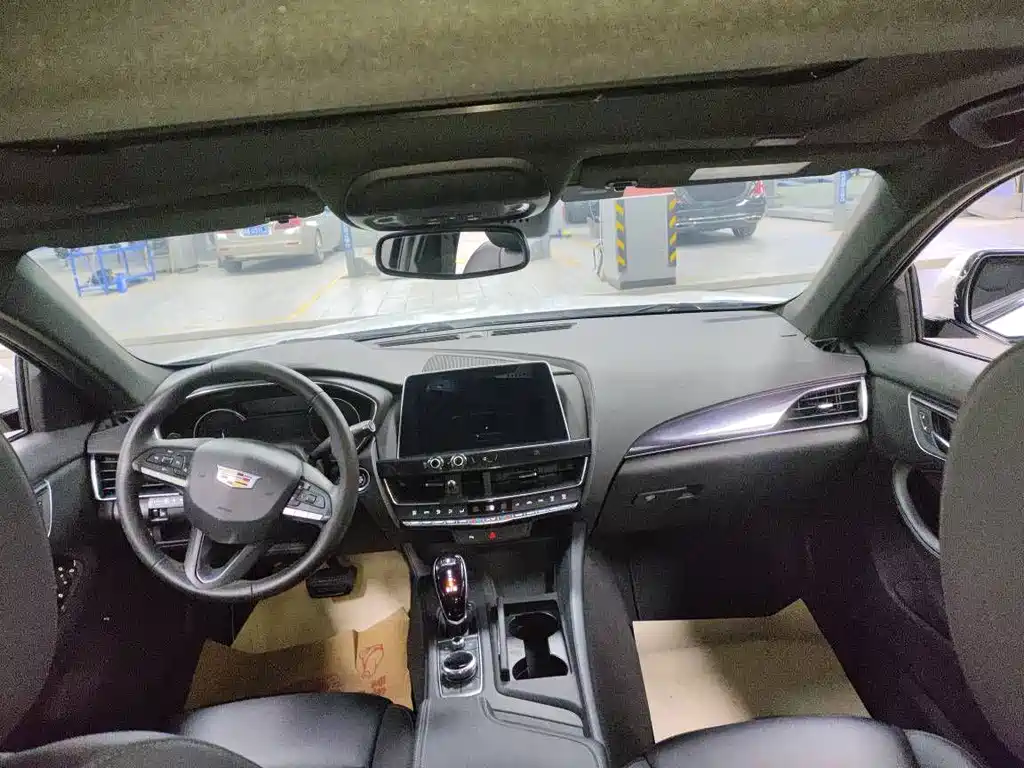 Cadillac CT5 — миниатюра 6