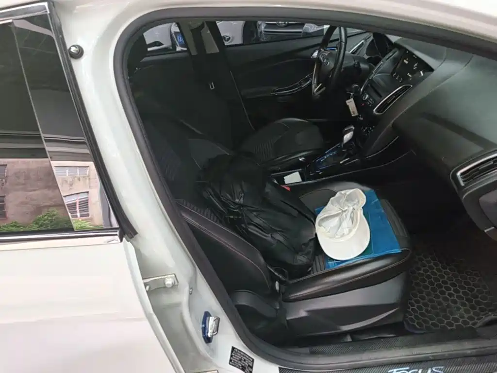 Ford Focus — миниатюра 25
