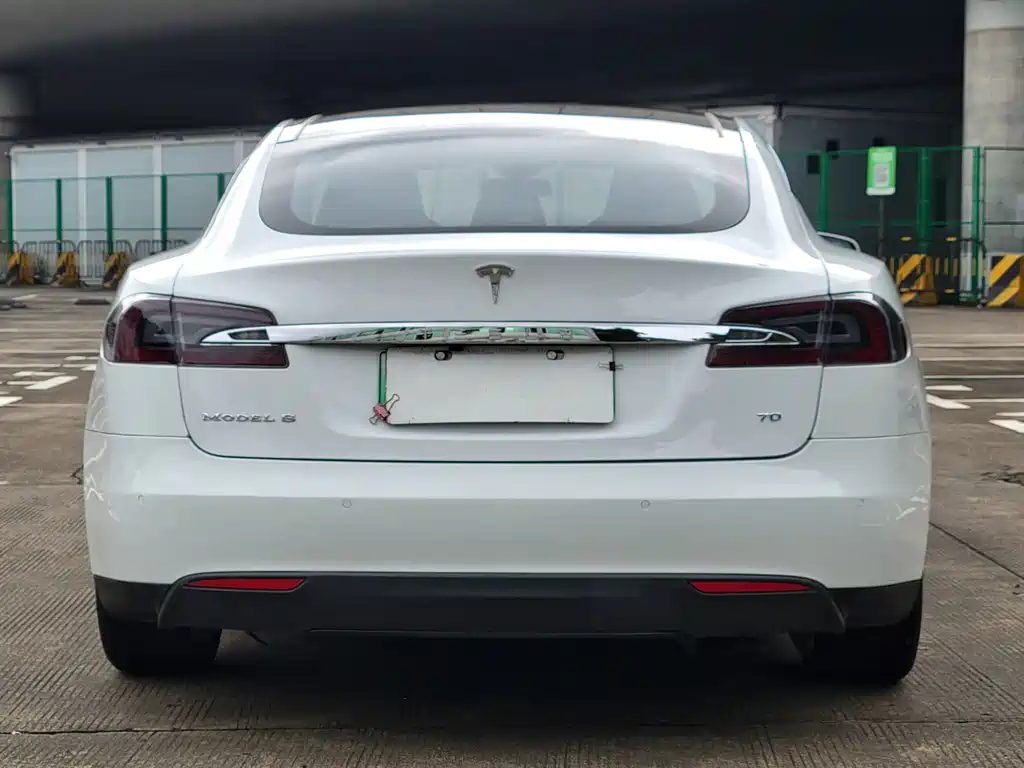 Tesla Model S — миниатюра 15