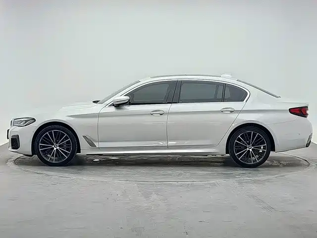 BMW 5 Series — миниатюра 3