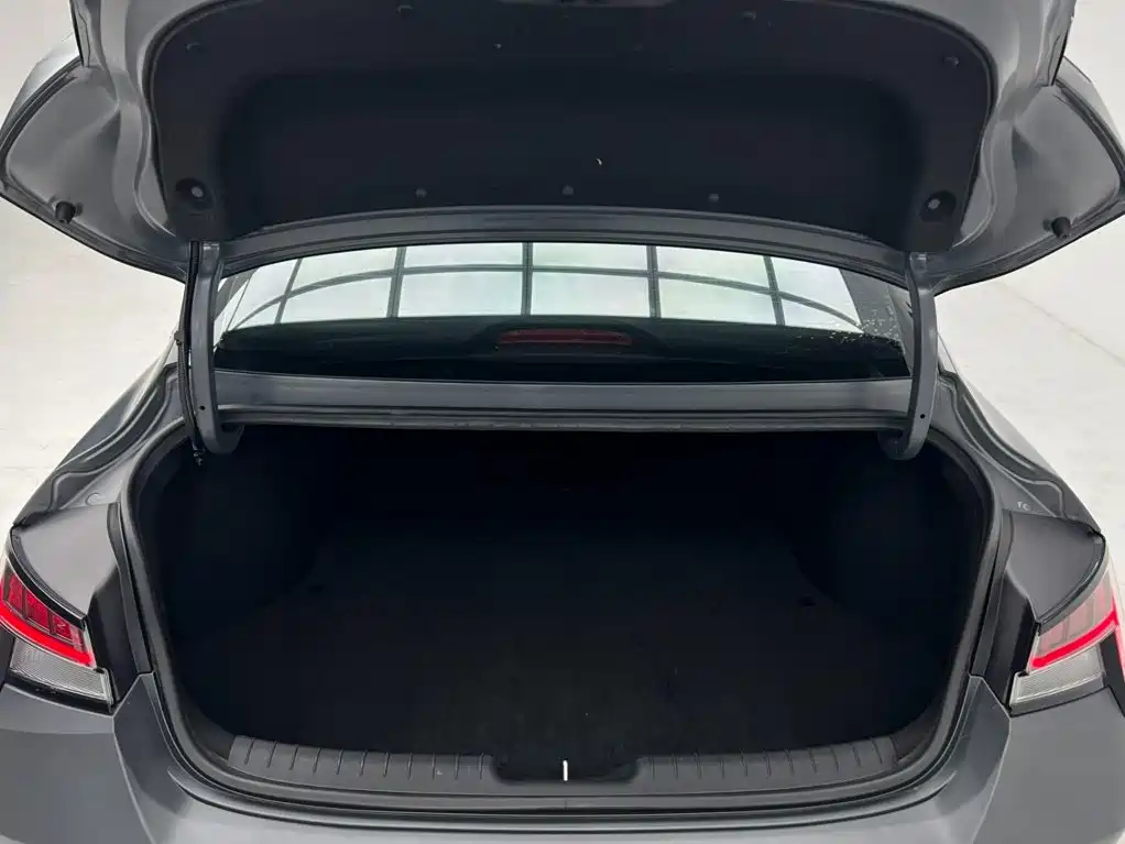 Hyundai Elantra — миниатюра 14