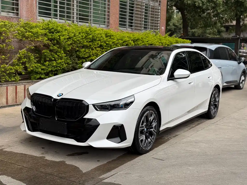 BMW 5 Series 2025