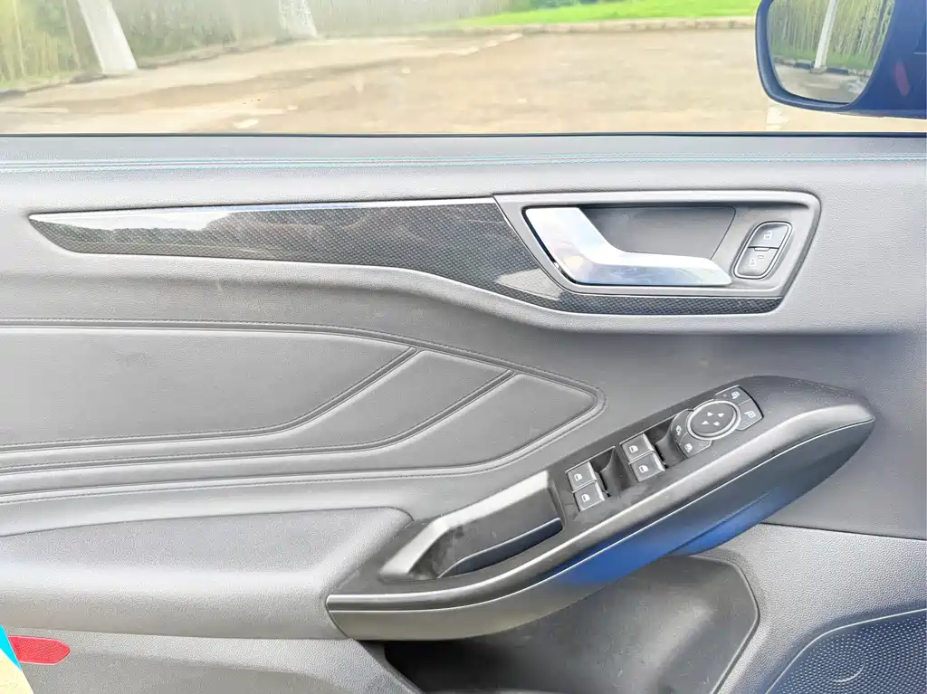 Ford Focus — миниатюра 10