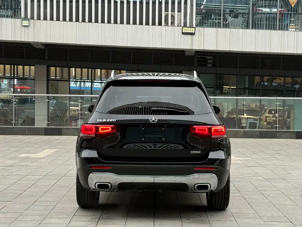 MERCEDES-BENZ GLB