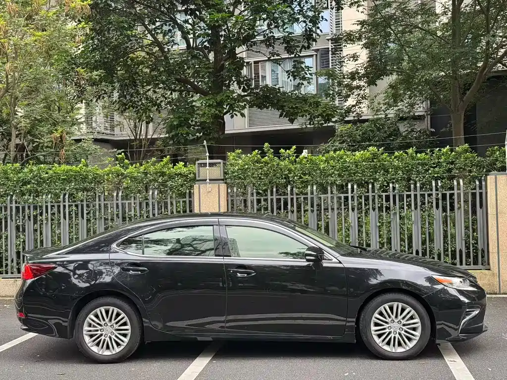 Lexus ES 2015 200 Comfort