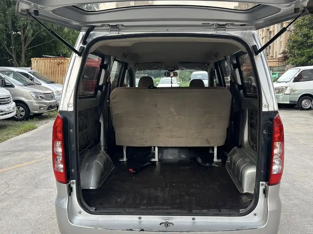 Wuling Hongguang V — миниатюра 5