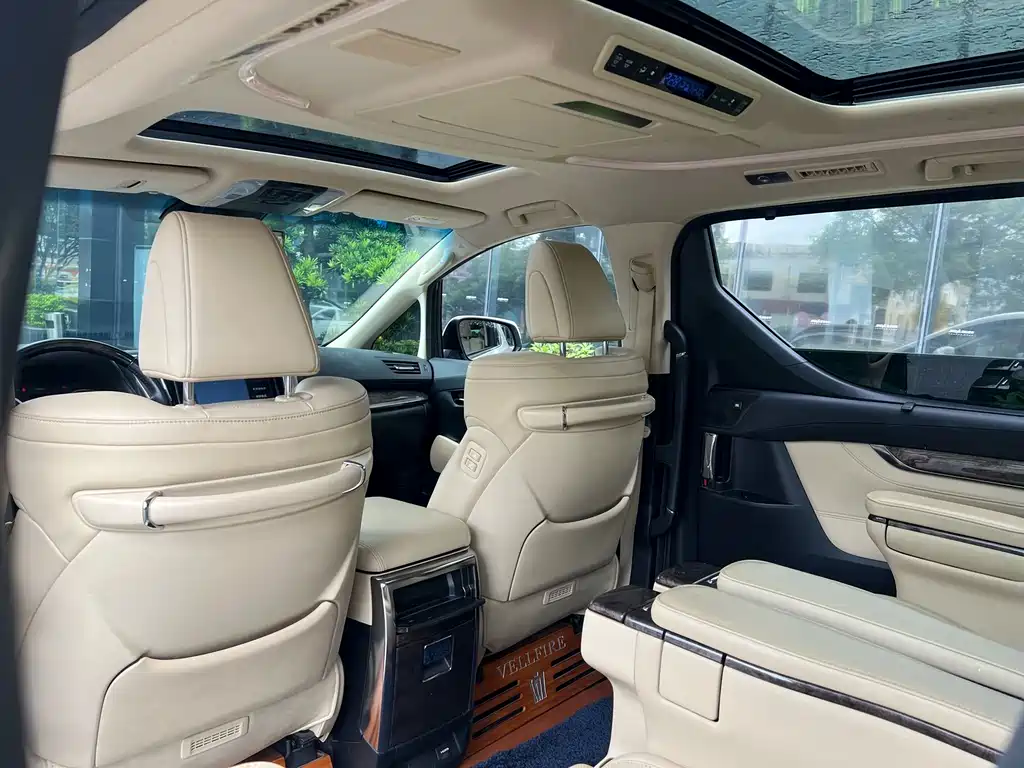 Toyota Vellfire — миниатюра 6