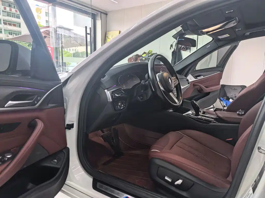 BMW 5 Series — миниатюра 7