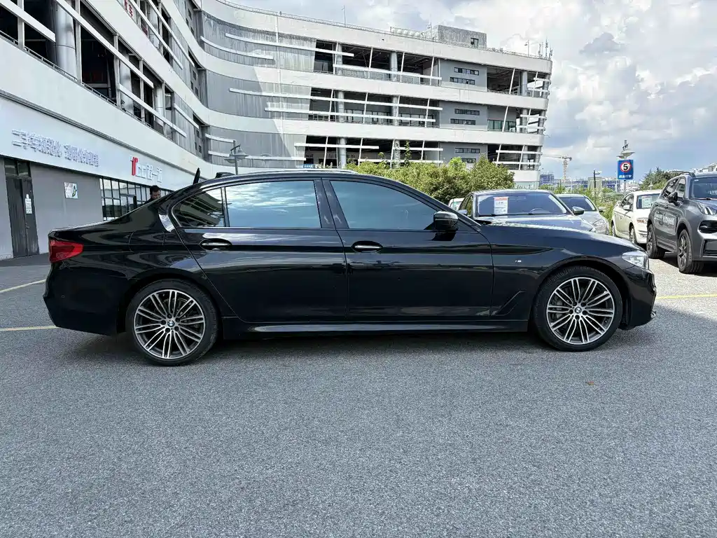 BMW 5 Series — миниатюра 2
