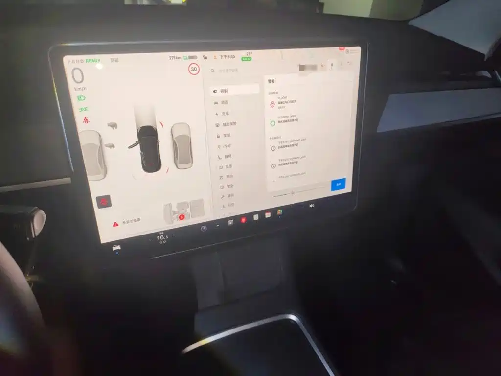 Tesla Model Y — миниатюра 14