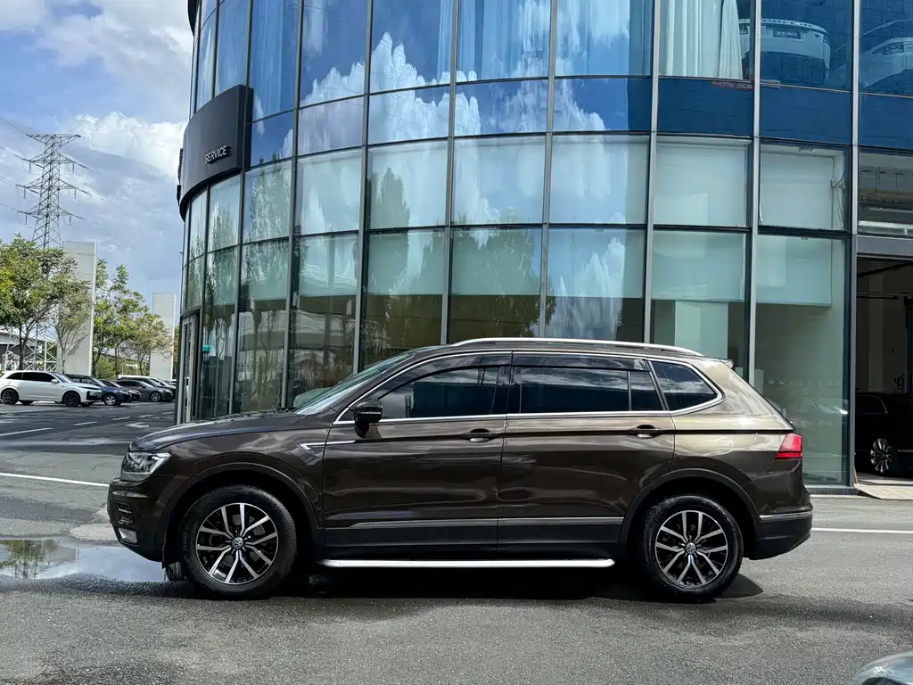 Volkswagen Tiguan L — миниатюра 5
