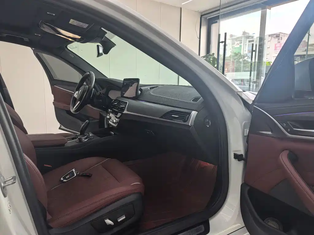 BMW 5 Series — миниатюра 9