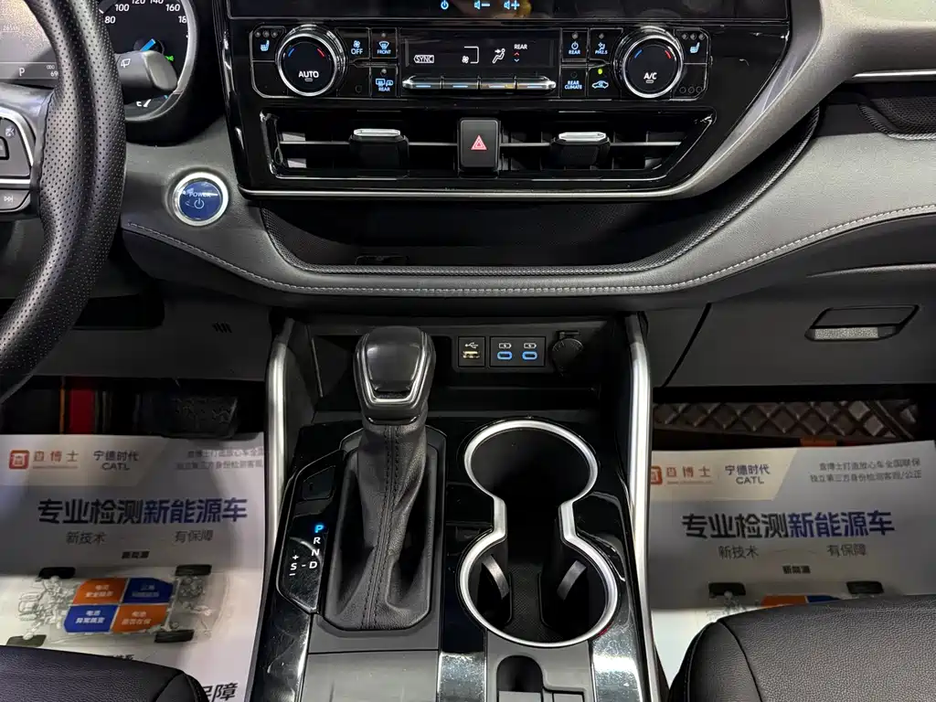 Toyota Highlander 2022 2.5L Luxury 7 мест