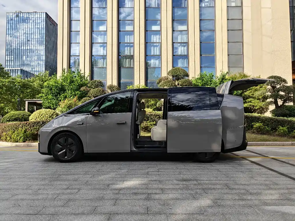 Li Auto Li MEGA — миниатюра 3