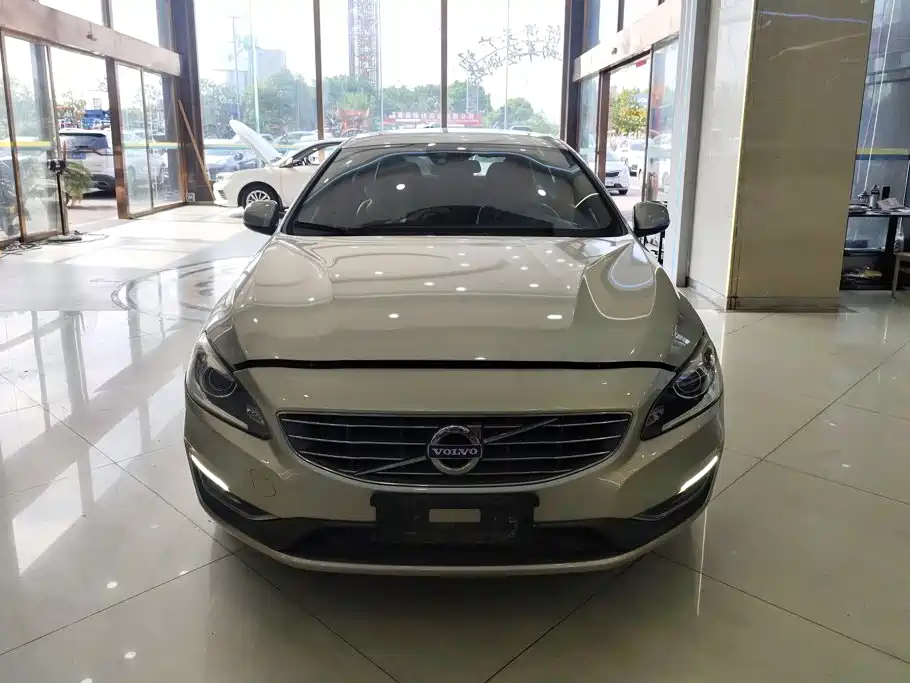 Volvo S60 — миниатюра 2