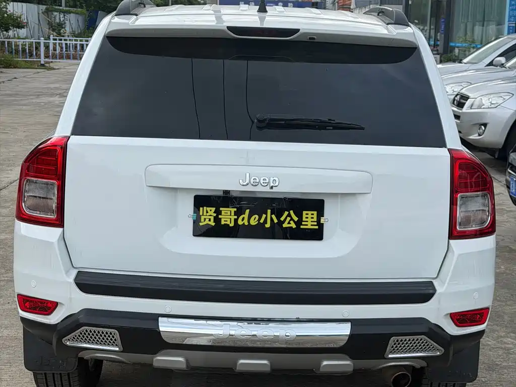 Jeep Compass (Import) 2.0L 2WD Luxury Edition, фото 5